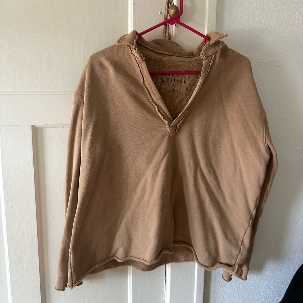 Frank & Eileen Popover Henley in Camel - Triple Fleece